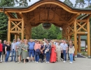 Bild 3_Gruppenfoto mit allen Delegationen am Wisent-Gehege