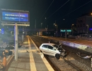 2023_08_20_Unfall_Hauptbahnhof_PKW_im_Gleisbett 1
