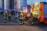Großalarm am Donnerstagabend bei einem Gewerbebetrieb im Industriegebiet – schnell hatten die Einsatzkräfte das Feuer unter Kontrolle