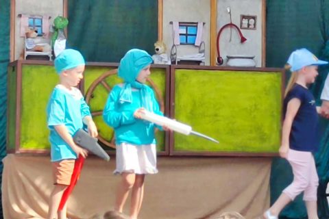 Zahlreiche Kinder hatten großen Spaß beim Kindertheater auf der Sommerbühne