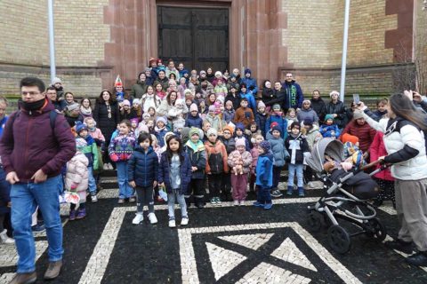 Lebendige Adventszeit wurde offizielle eröffnet – viele Vereine und Gruppe schmücken die Weihnachtsbäume