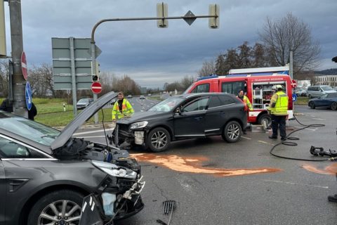 Weinheim: Wieder Verkehrsunfall auf der B38 Kreuzung Viernheimer Straße