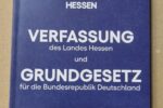 Seit 25 Jahren ein starkes Zeichen für die Demokratie – Feierliche Übergabe des Grundgesetzes an die 9. Klassen der Alexander-von-Humboldt-Schule, Bürgermeister Herr Baaß von Beginn an dabei Seit 25 Jahren ein starkes Zeichen für die Demokratie – Feierliche Übergabe des Grundgesetzes an die 9. Klassen der Alexander-von-Humboldt-Schule, Bürgermeister Herr Baaß von Beginn an dabei